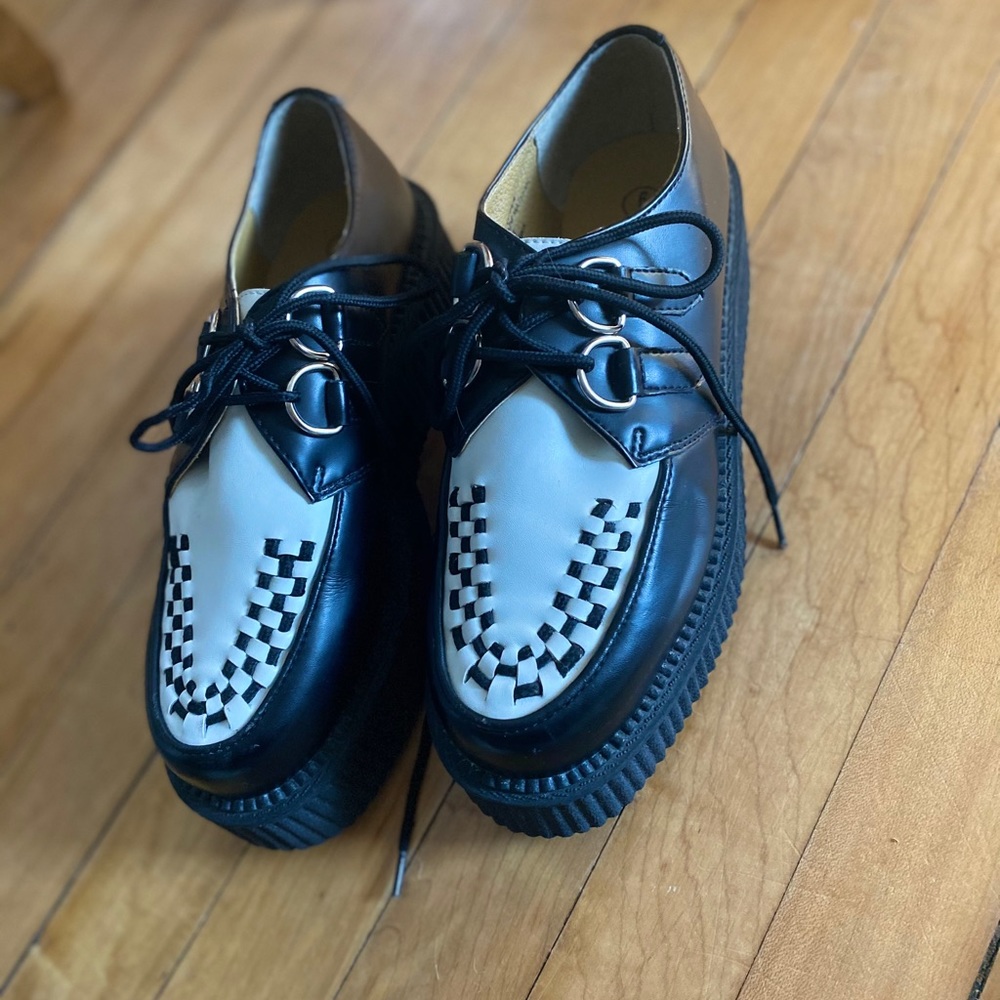 Anarchic Black and White Creepers